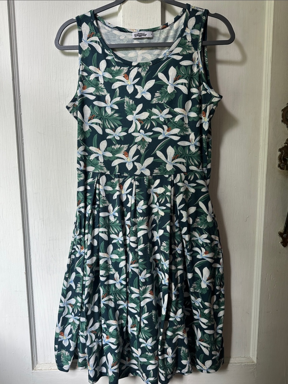 Sleeveless Dark Green Floral Midi Dress with White Lily Print